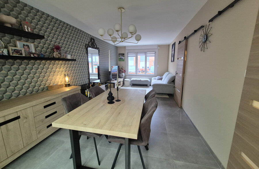 Maison rénovée comprenant 3 chambres, jardin, garage