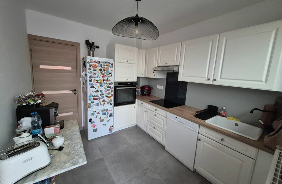 Maison rénovée comprenant 3 chambres, jardin, garage