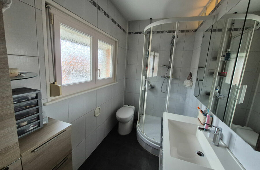 Maison rénovée comprenant 3 chambres, jardin, garage