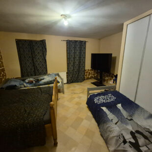 Maison vendue louée avec 3 chambres et une cour