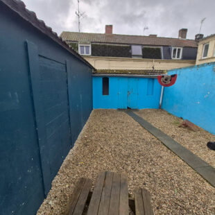 Maison vendue louée avec 3 chambres et une cour