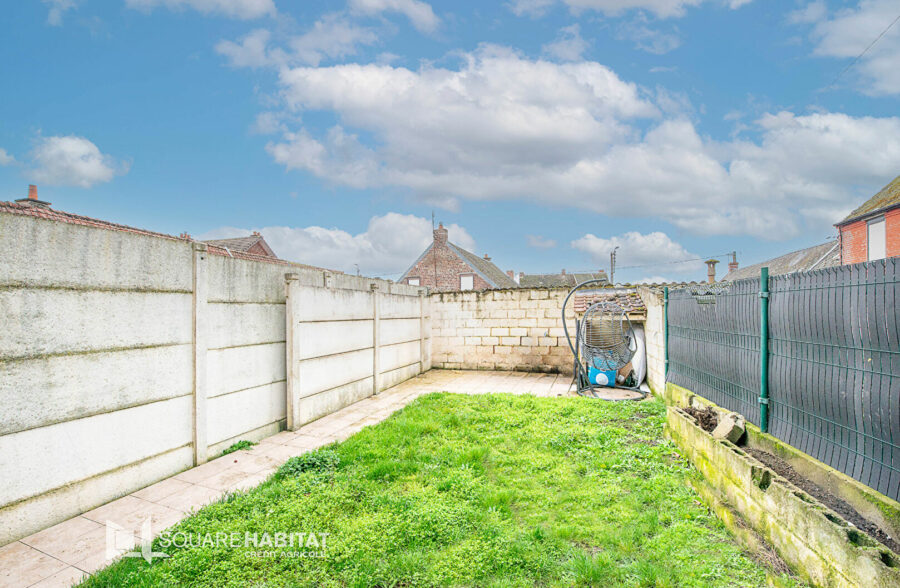 Maison 2 chambres et jardin centre-ville de Solesmes