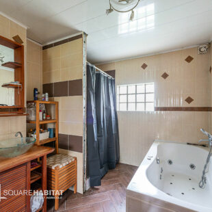 Maison 2 chambres et jardin centre-ville de Solesmes