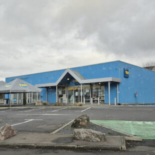 LENS route d’ARRAS local commercial de 500m²