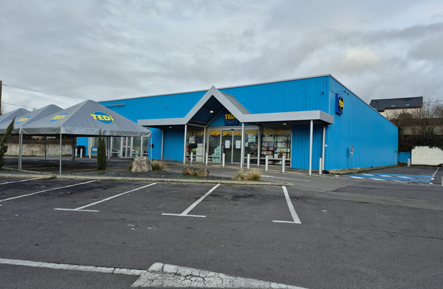 LENS route d’ARRAS local commercial de 500m²