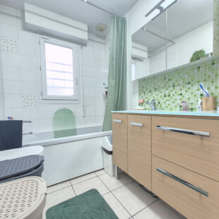 Pavillon récent semi plain pied 4 Chambres + Bureau