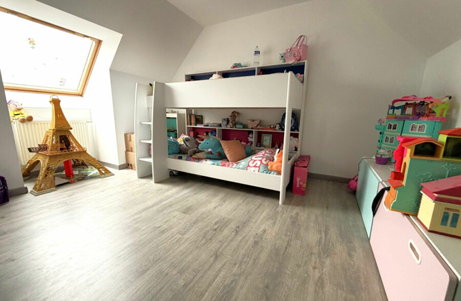 HAMES BOUCRES – VILLAGE