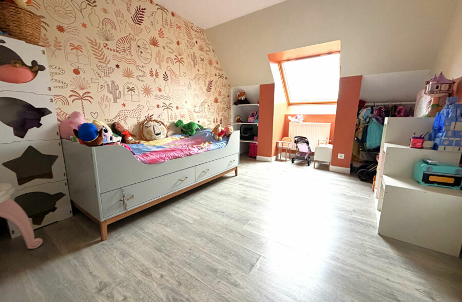 HAMES BOUCRES – VILLAGE