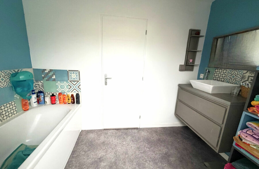 HAMES BOUCRES – VILLAGE