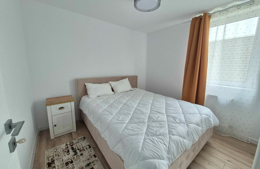 GROFFLIERS , Chalet neuf de plain pied 3 chambres , toutes options , en frais de notaire réduits , avec piscine chauffée !!