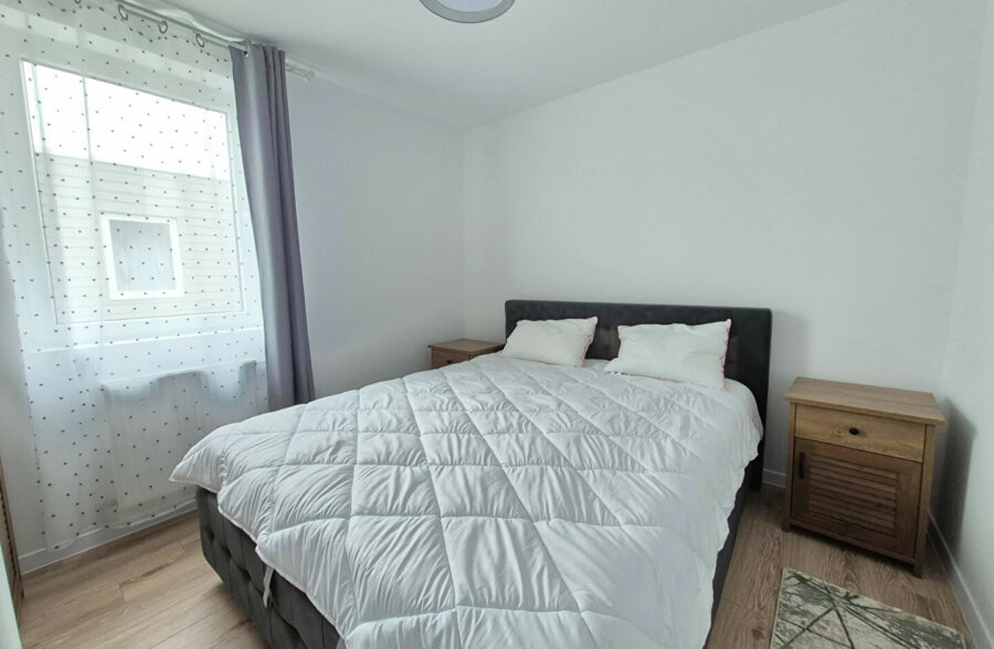 GROFFLIERS , Chalet neuf de plain pied 3 chambres , toutes options , en frais de notaire réduits , avec piscine chauffée !!