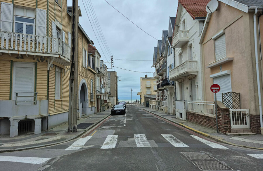 80 mètres de la plage , Appartement T2 de  40 m2  en plateau brut !!