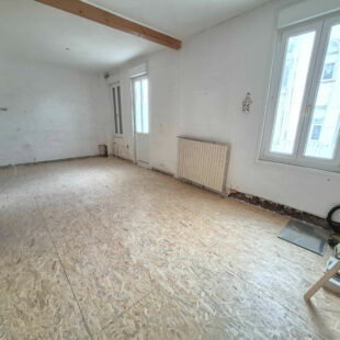 80 mètres de la plage , Appartement T2 de  40 m2  en plateau brut !!