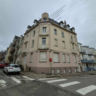 80 mètres de la plage , Appartement T2 de  40 m2  en plateau brut !!