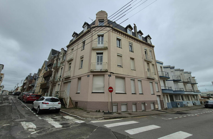 80 mètres de la plage , Appartement T2 de  40 m2  en plateau brut !!