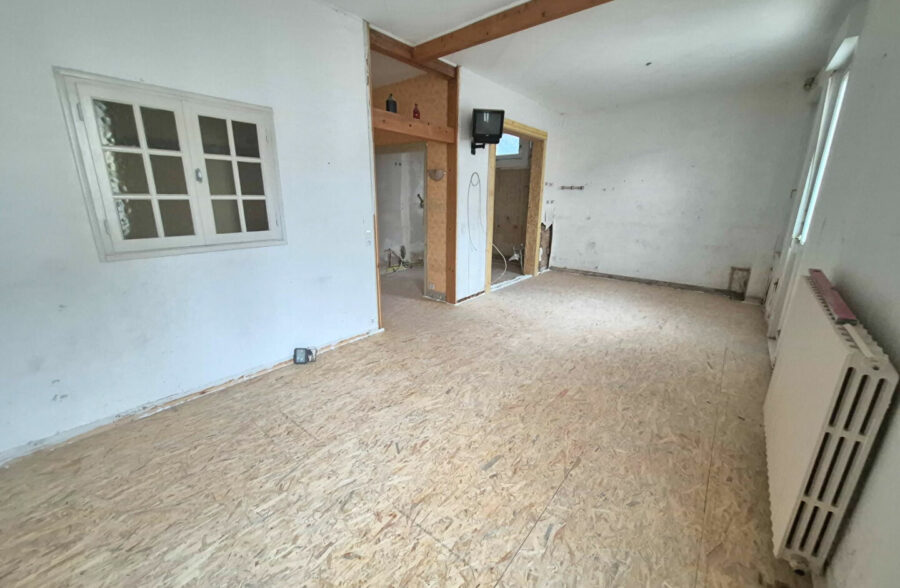 80 mètres de la plage , Appartement T2 de  40 m2  en plateau brut !!