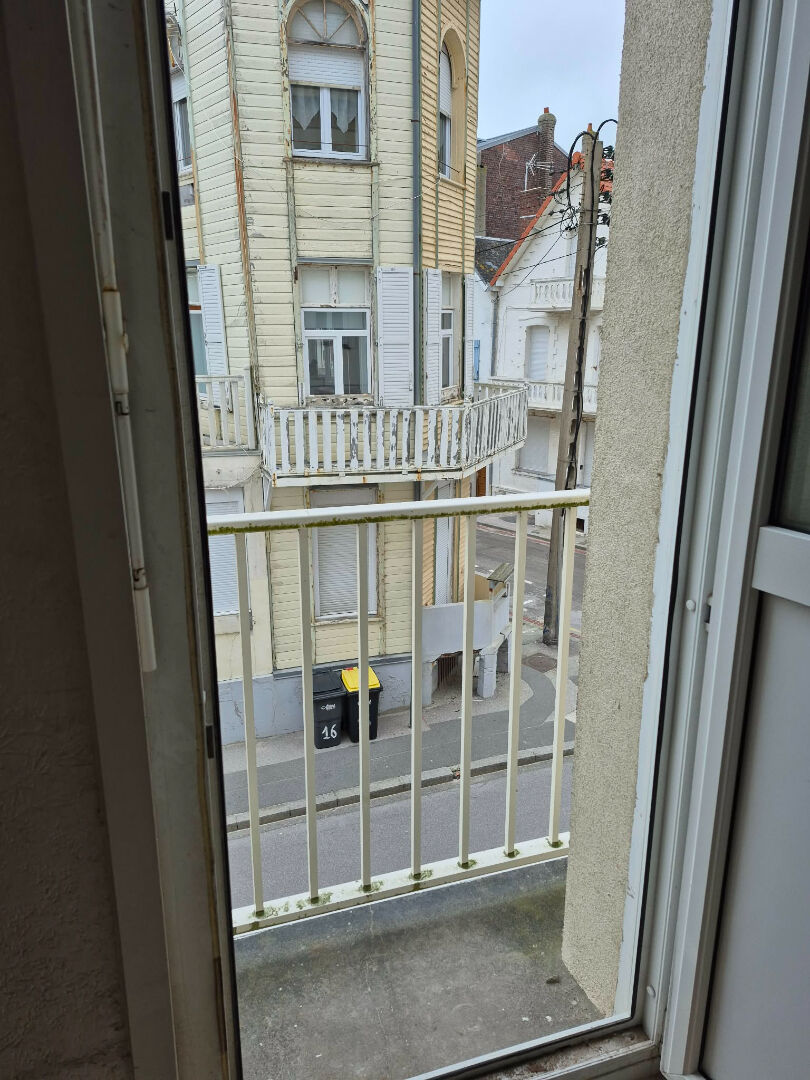 80 mètres de la plage , Appartement T2 de  40 m2  en plateau brut !!