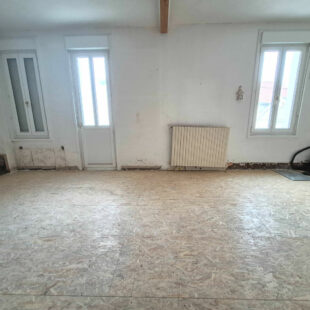 80 mètres de la plage , Appartement T2 de  40 m2  en plateau brut !!