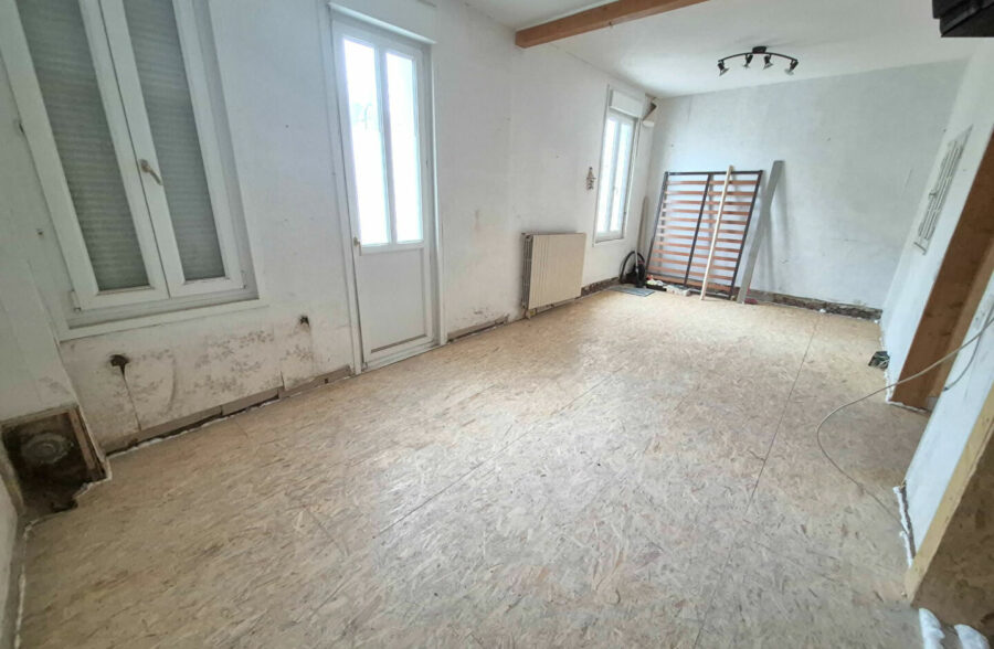 80 mètres de la plage , Appartement T2 de  40 m2  en plateau brut !!