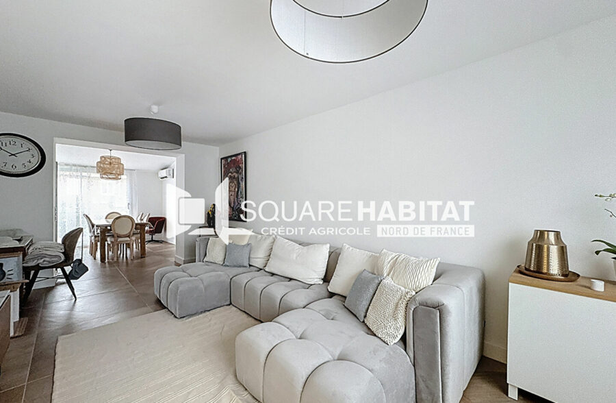 MAISON ENTIÈREMENT RÉNOVÉE – 3 CHAMBRES – 2 SALLES DE BAINS – JARDIN – CAVE