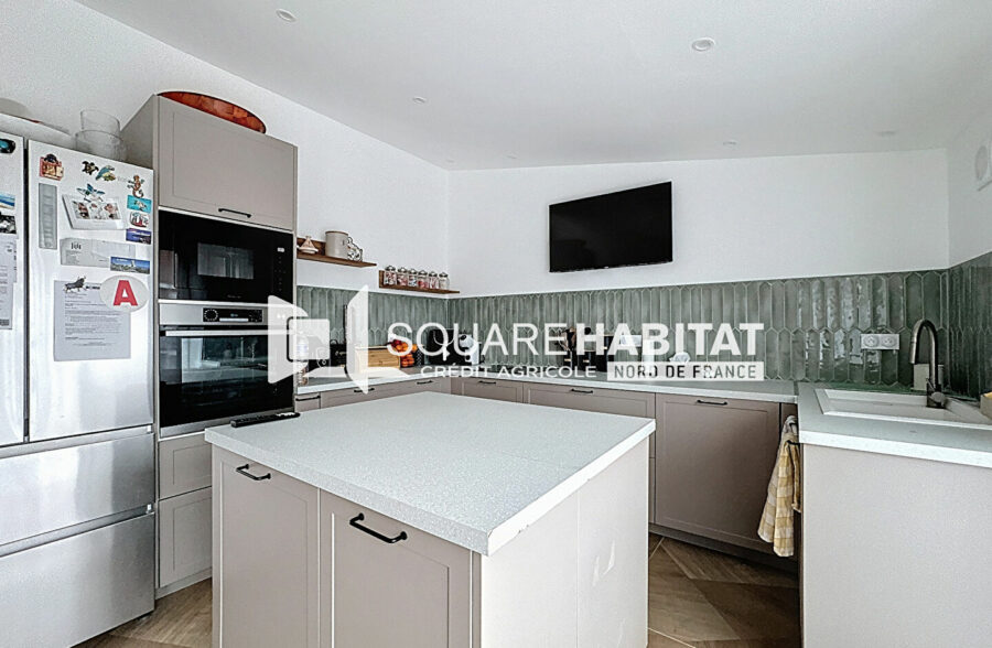 MAISON ENTIÈREMENT RÉNOVÉE – 3 CHAMBRES – 2 SALLES DE BAINS – JARDIN – CAVE