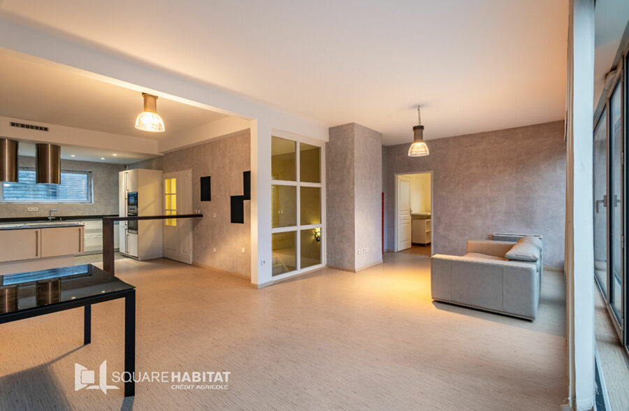 LILLE GRAND-PALAIS / BOIS HABITE : JOLI T4 DE 101M² AVEC GARAGE, PLACE DE PARKING ET TERRASSE DE 65M²