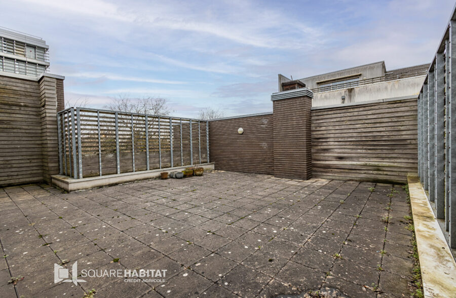 LILLE GRAND-PALAIS / BOIS HABITE : JOLI T4 DE 101M² AVEC GARAGE, PLACE DE PARKING ET TERRASSE DE 65M²