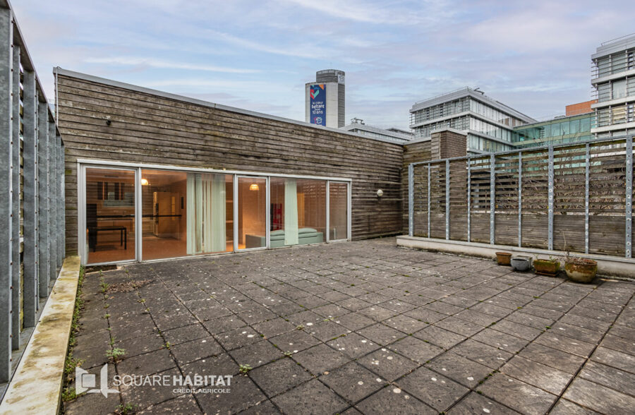 LILLE GRAND-PALAIS / BOIS HABITE : JOLI T4 DE 101M² AVEC GARAGE, PLACE DE PARKING ET TERRASSE DE 65M²