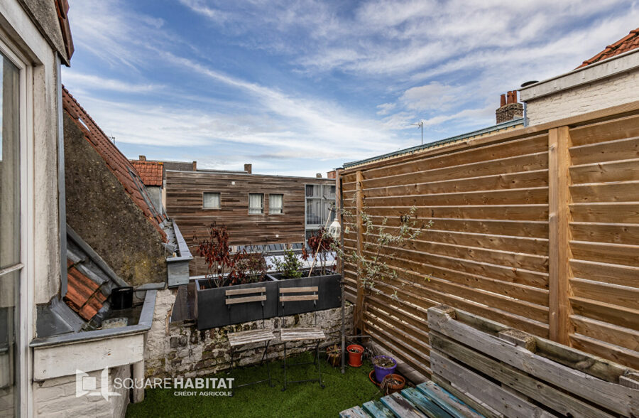 VIEUX-LILLE / HYPERCENTRE : CHARMANT T2 AVEC EXTERIEUR