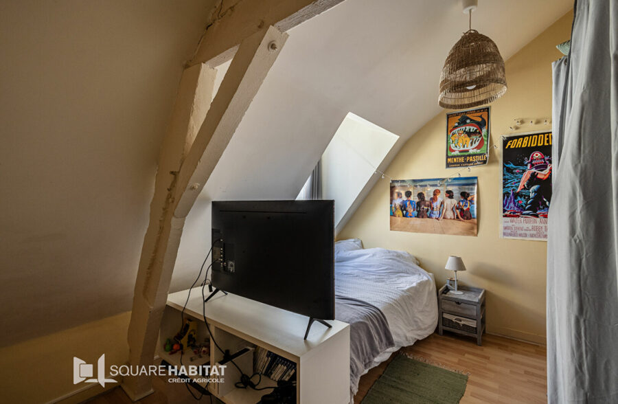 VIEUX-LILLE / HYPERCENTRE : CHARMANT T2 AVEC EXTERIEUR