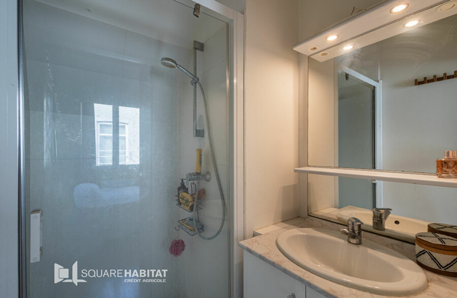 VIEUX-LILLE / HYPERCENTRE : CHARMANT T2 AVEC EXTERIEUR