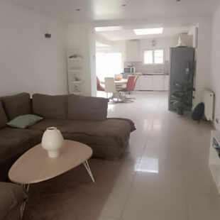 LARGE HABITATION OFFRANT PLUS DE 190M2 HABITABLE ET 6 CHAMBRES