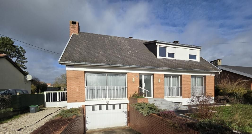 Pavillon individuel ,semi plain pied,5 chambres ,sous sol complet