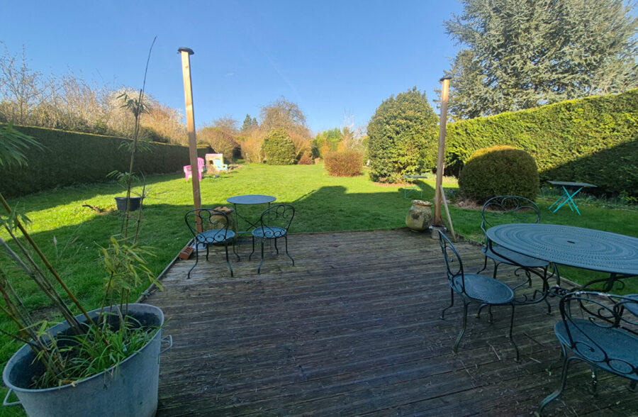 Pavillon individuel ,semi plain pied,5 chambres ,sous sol complet