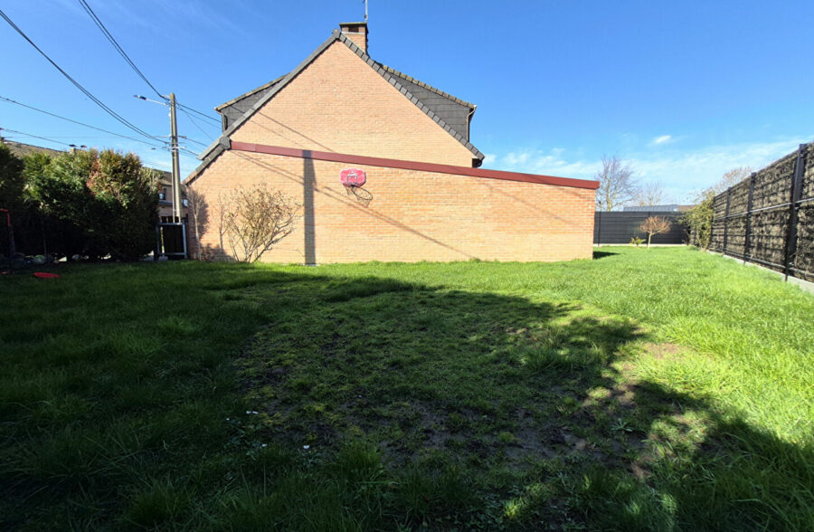 Maison semi-individuelle -3 chambres jardin, garage