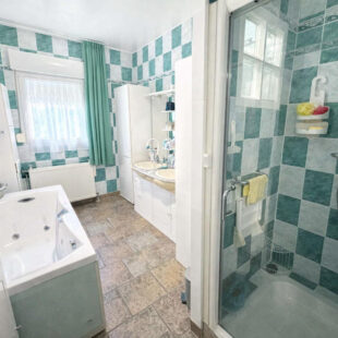 Pavillon individuel semi plain pieds