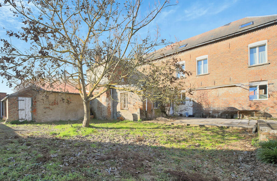 Immeuble de rapport de 253m² à Clary – Commerce & Habitation !