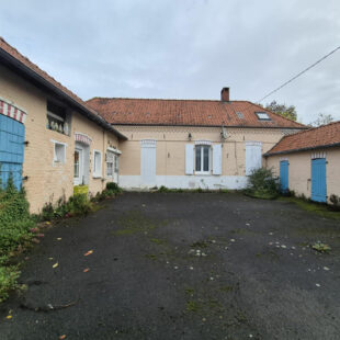 Corps de ferme Fontaine Les Hermans
