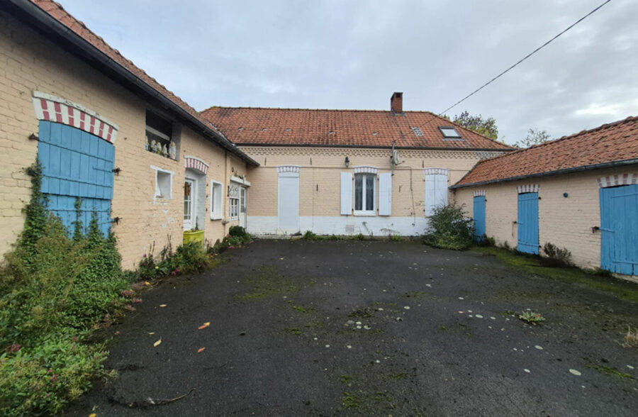 Corps de ferme Fontaine Les Hermans