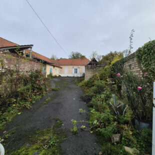 Corps de ferme Fontaine Les Hermans