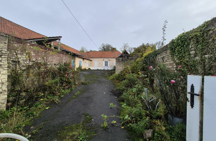 Corps de ferme Fontaine Les Hermans