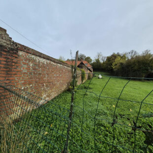 Corps de ferme Fontaine Les Hermans