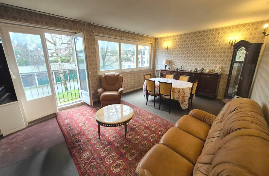 Appartement T4 à rénover avec cave et garage – Immeuble des années 70