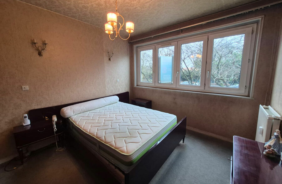 Appartement T4 à rénover avec cave et garage – Immeuble des années 70