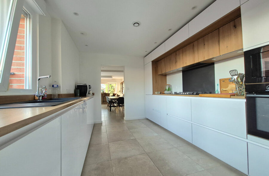 INDIVIDUELLE de SEMI PLAIN-PIED, 5 chambres, jardin, garage