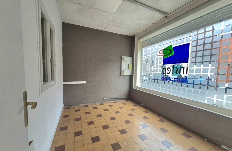 Immeuble de rapport 278m2  local commercial + t3  Douai
