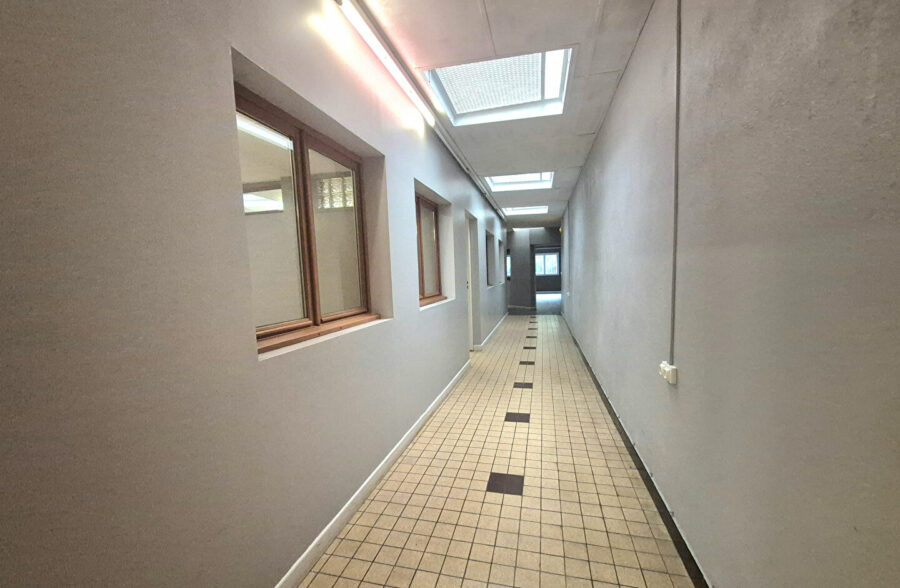 Immeuble de rapport 278m2  local commercial + t3  Douai