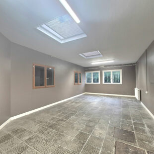 Immeuble de rapport 278m2  local commercial + t3  Douai