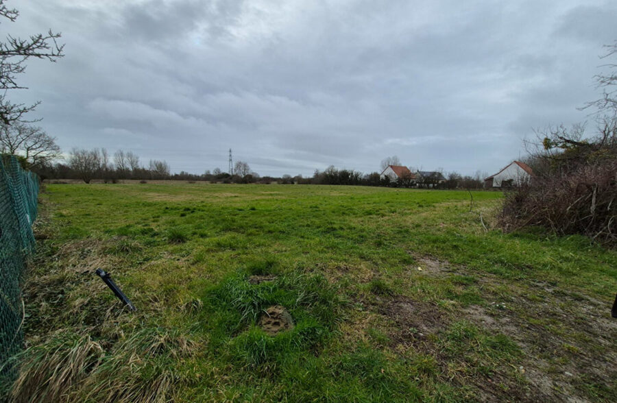 Terrain constructible à VERTON 3250 m2