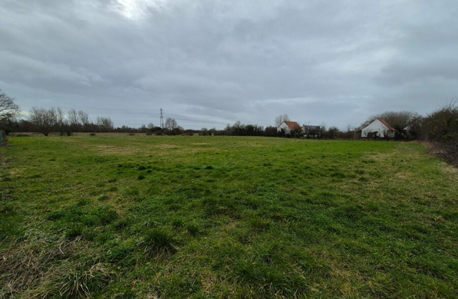 Terrain constructible à VERTON 3250 m2